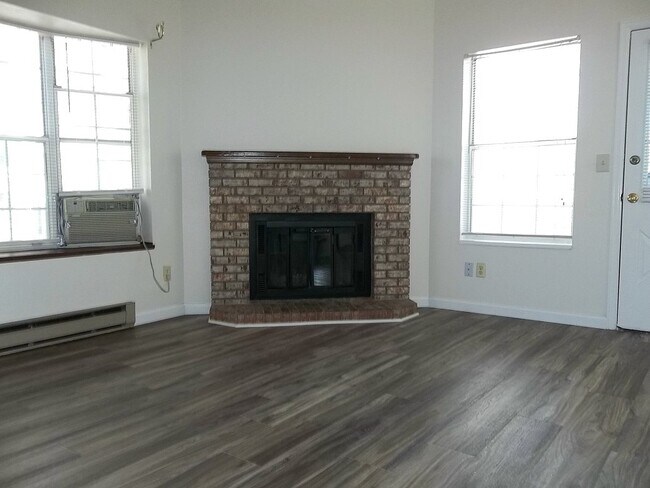 Building Photo - 2828 Silverplume Dr