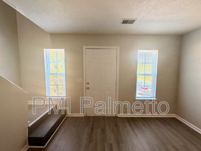 Foto del edificio - 1919 Tall Pines Cir