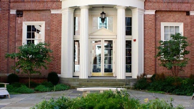Building Photo - 480 Bedford Rd