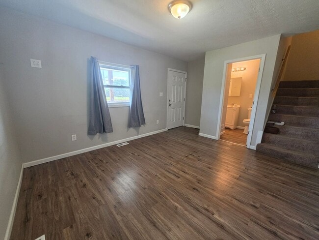 Building Photo - 454 Kling St