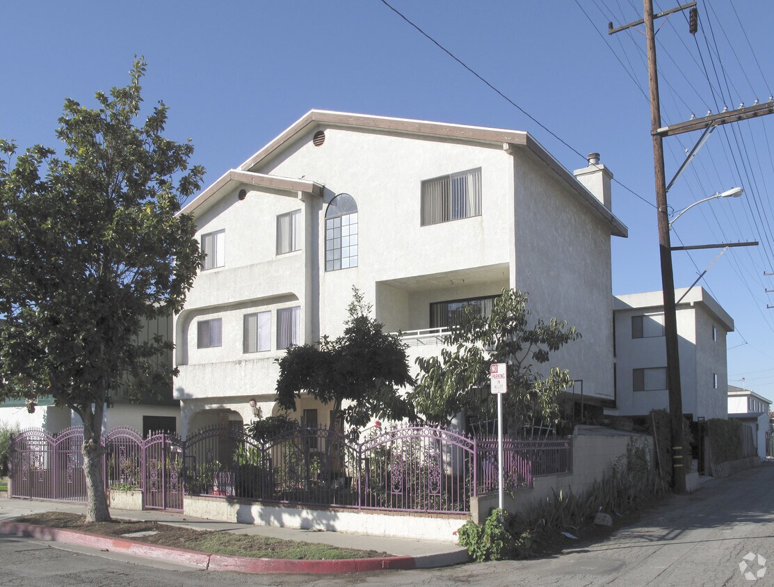 Foto principal - 12501 Kornblum Ave
