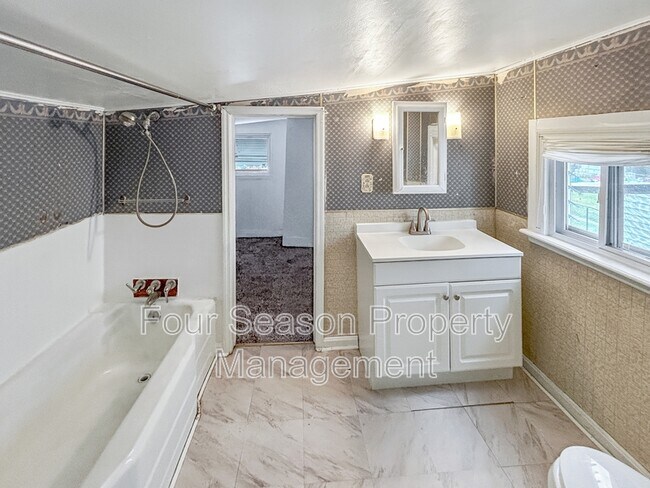 Building Photo - 631 Washington Ave