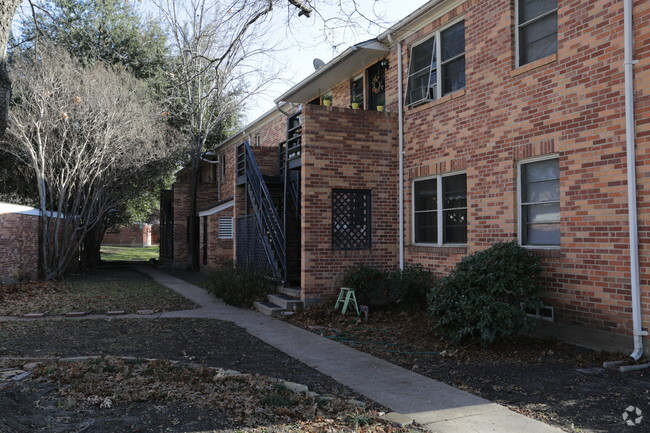 Building Photo - Fairwood Apartments