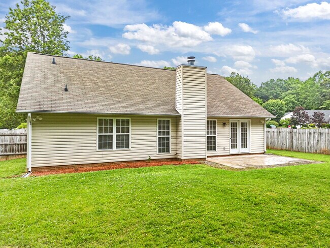 Building Photo - Convenient 3-Bedroom Rental with Fenced Ya...