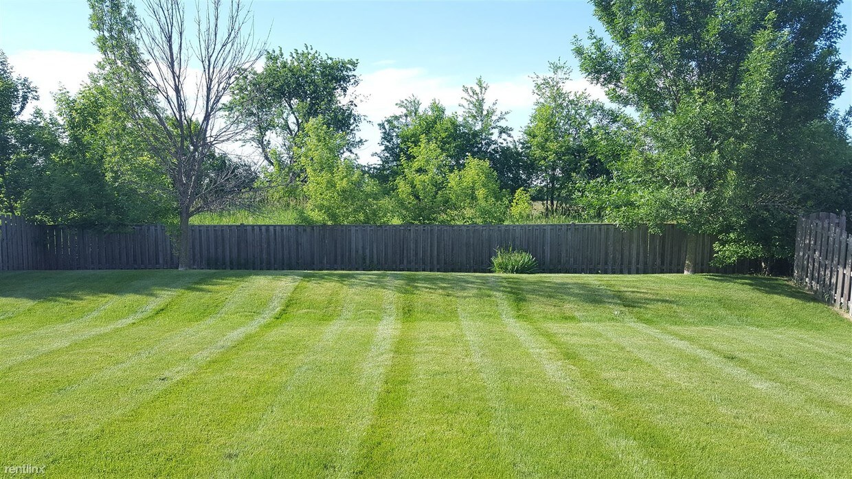 Building Photo - 5774 McKenzie Dr