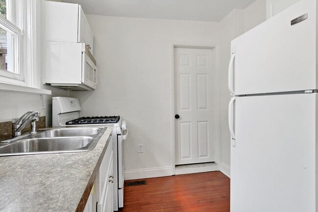 Foto del edificio - Coming Soon - Charming 3 Bedroom, 1.5 Bath...