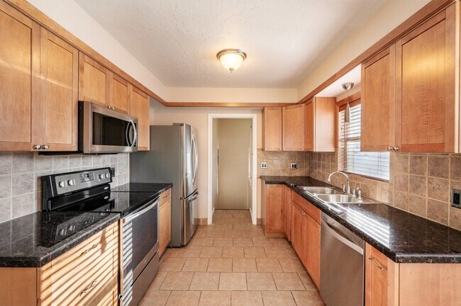 Foto del edificio - 2683 Glenmare St