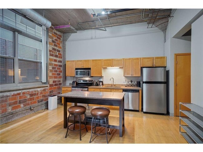 Building Photo - 521 S 7th St