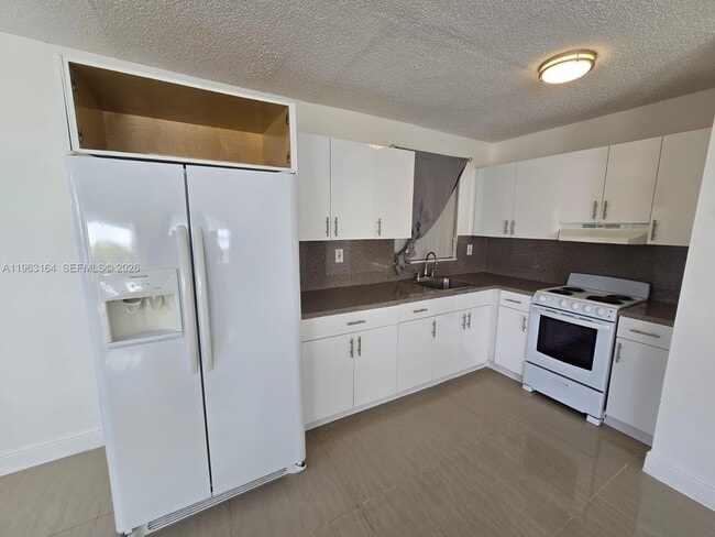 Foto del edificio - 17240 NW 52nd Ave