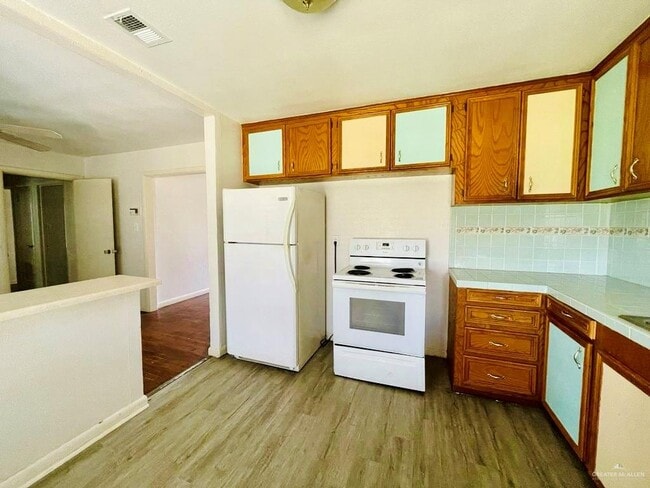 Building Photo - 17 Vine Ave