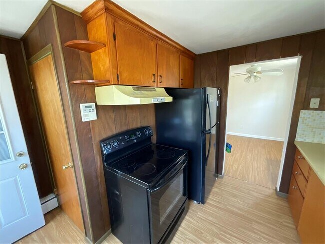 Building Photo - 132 Country Dr