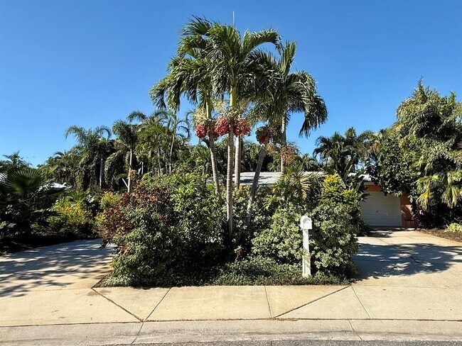 Foto del edificio - 5934 115th Ln N