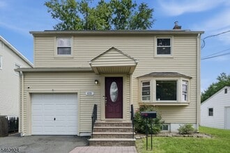 Building Photo - 635 Robinson Terrace