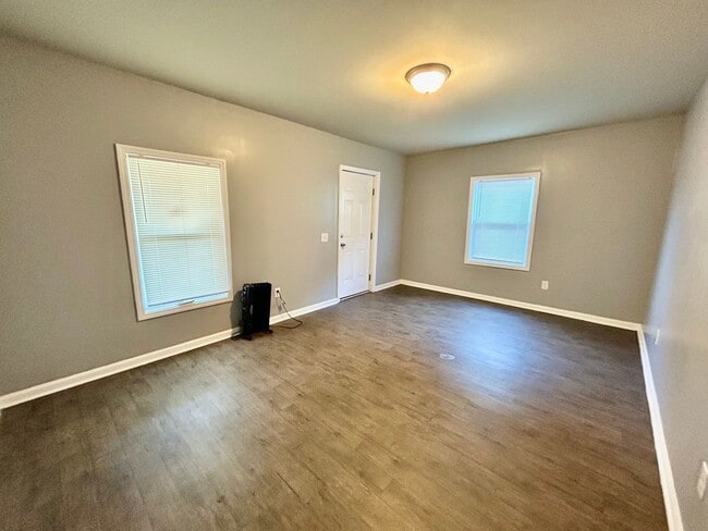 Foto del edificio - 1 Bedroom House Downtown!