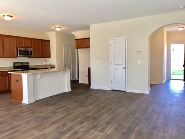 Building Photo - CONVENIENT TO DOWNTOWN - CONGAREE POINTE