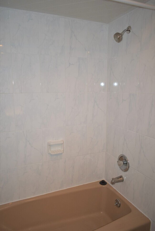 Foto del edificio - 4 bedroom 3 bathroom with in law arrangement