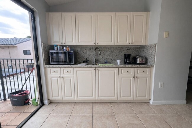 Building Photo - 2871 W 76th St