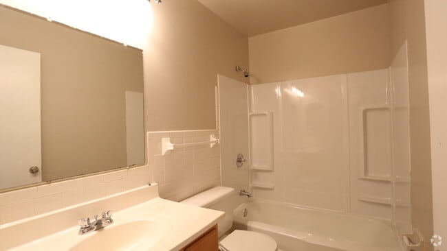 Bathroom - Williamsburg Square