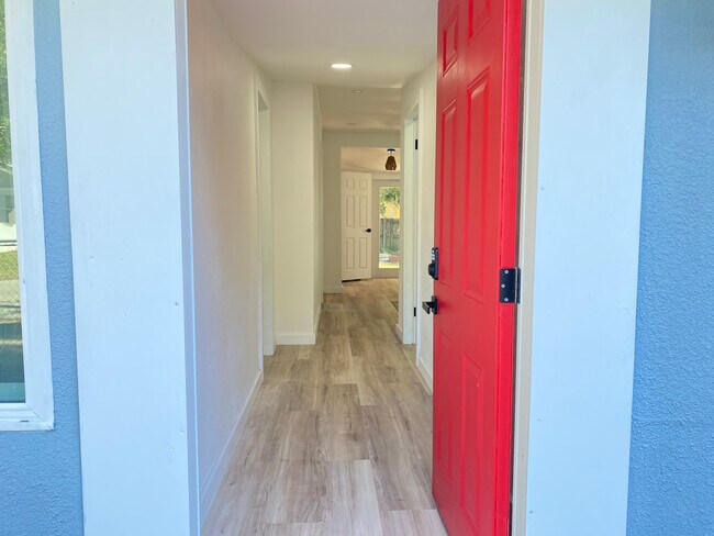 Foto del edificio - 8109 N 12th St
