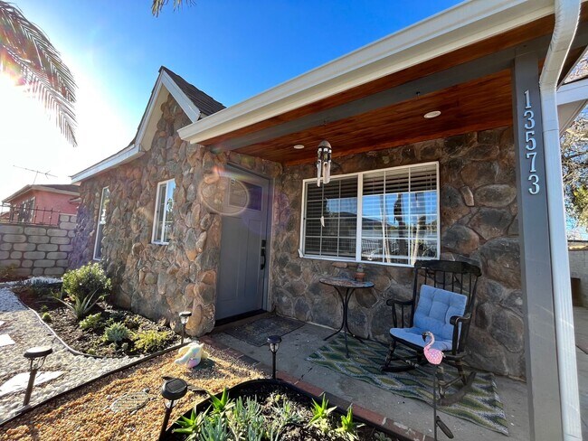 Building Photo - Beautiful 3B 2B Remodeled house in Sylmar