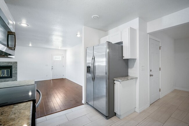 Building Photo - Gorgeous 3BD/2BTH Remodeled South Tampa Home