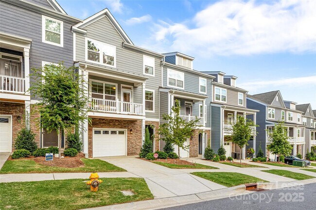 Building Photo - 10252 Glenmere Crk Cir