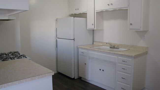 Building Photo - Rosedale Hwy Duplex