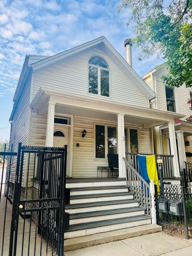 Building Photo - 1350 W Webster Ave