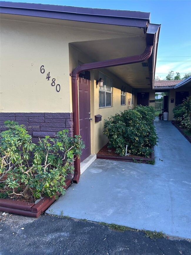 Building Photo - 6480 NW 20th Ct