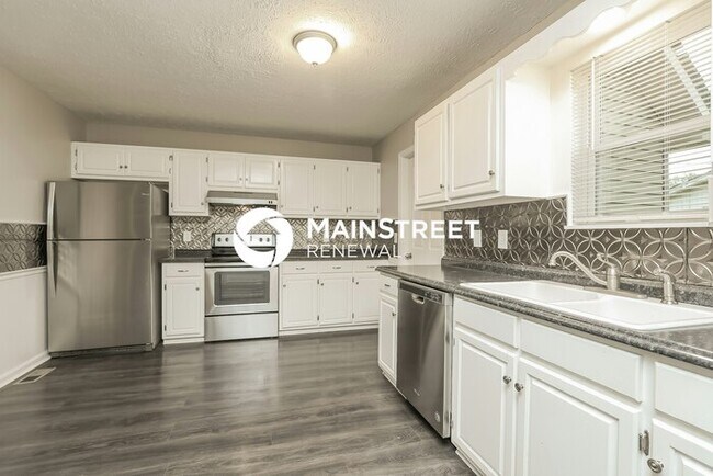 Building Photo - 4 Bedroom Pet-Friendly Home in MURFREESBORO, TN with Main Street Renewal