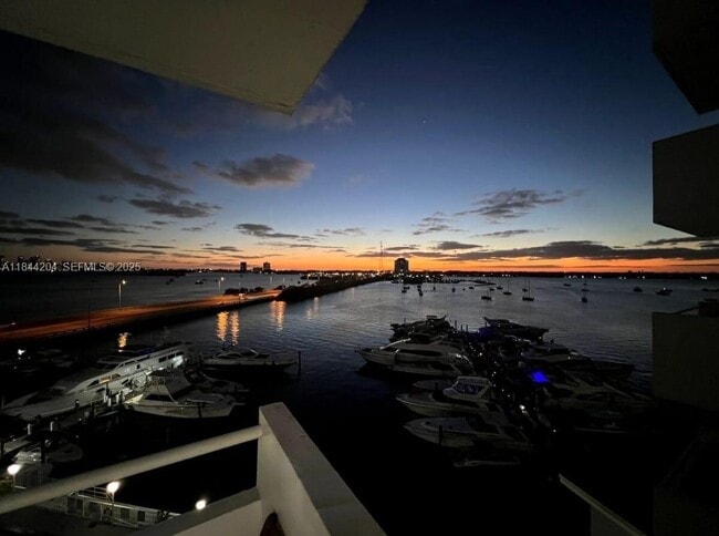 Foto del edificio - 7904 West Dr