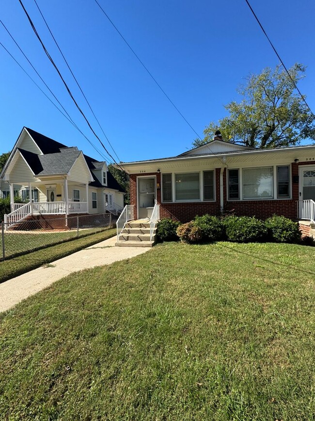 Building Photo - Nice 2 Bed 1 Bath Duplex unit in Salisbury...