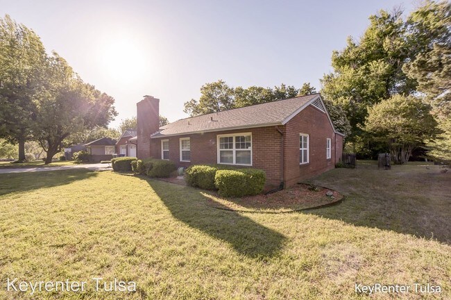 Building Photo - 3 br, 2.5 bath House - 3171 E 33rd St
