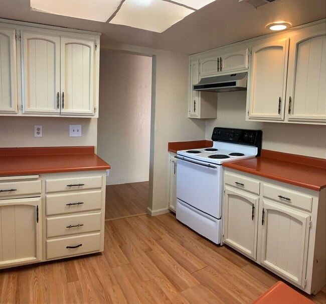 Foto del edificio - Cute house in Enterprise Area!!