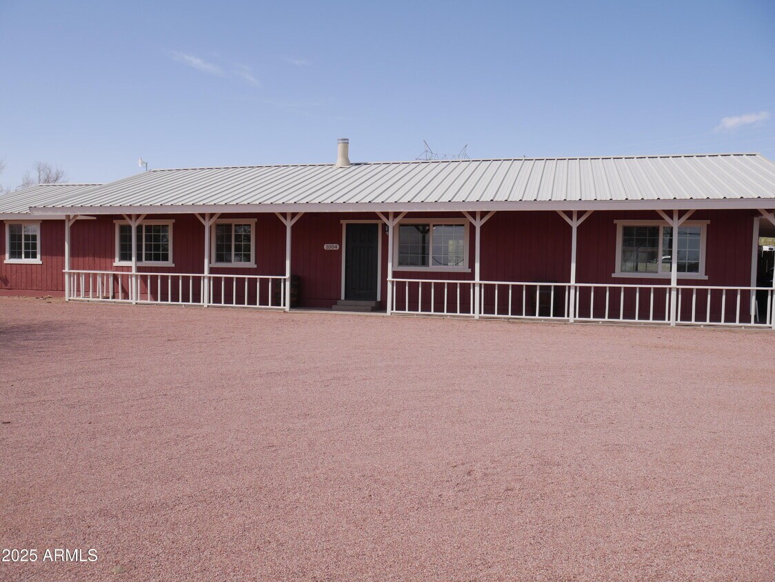 Primary Photo - 1004 E Desert Hills Dr