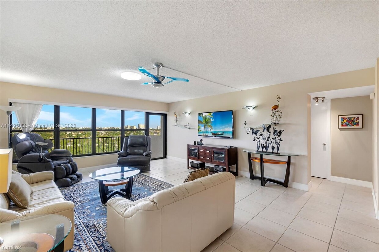 Primary Photo - 2 br, 2 bath Condo - 3200 Port Royale Dr N...