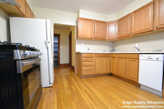 Building Photo - 144 Nonantum St