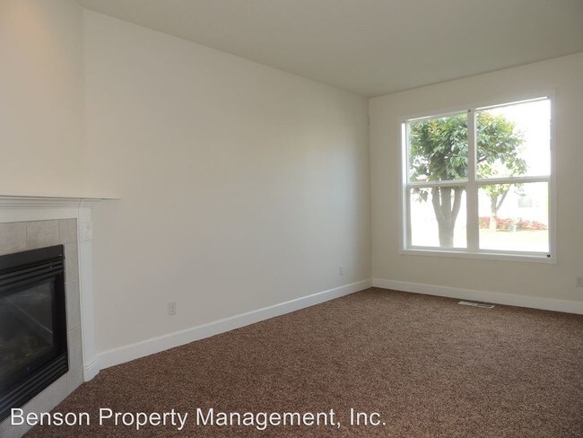 Building Photo - 16721 NE Halsey St