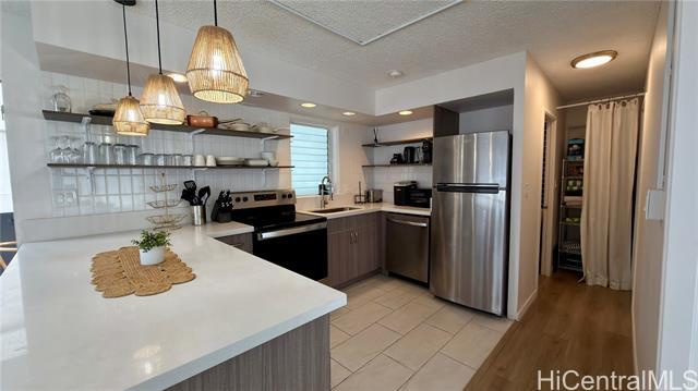 Building Photo - 2547 Ala Wai Blvd