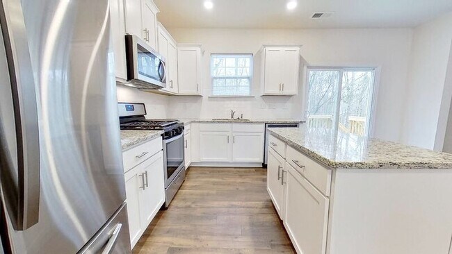 Foto del edificio - 4119 Richard Andrew Dr