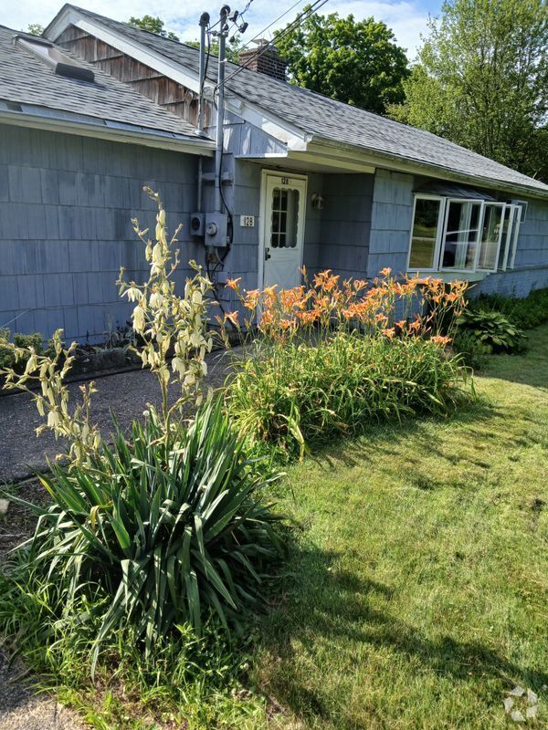 Building Photo - 128 White Pond Rd