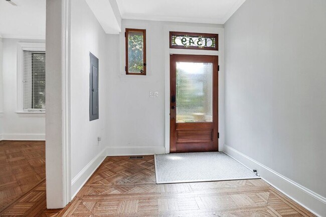 Foto del edificio - 1349 Newton St NW