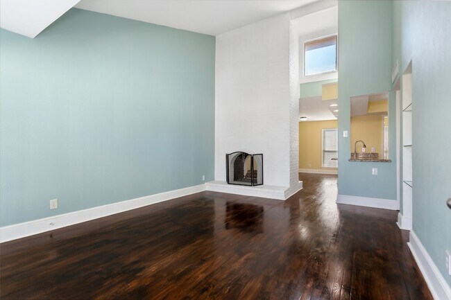 Foto del edificio - 5904 Sandhurst Ln