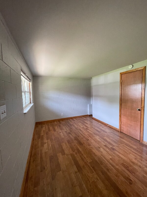 Building Photo - 1470 King Ave