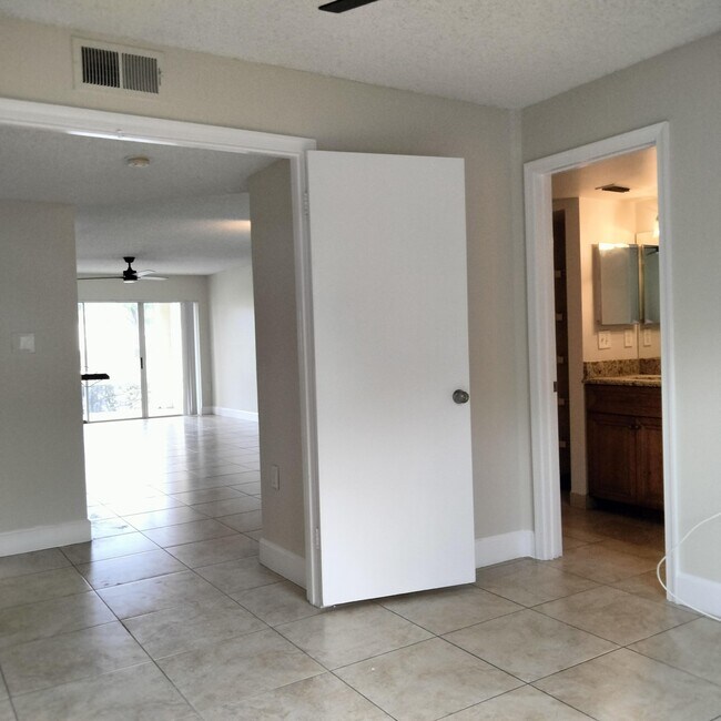 Foto del edificio - 4108 Glenmoor Dr