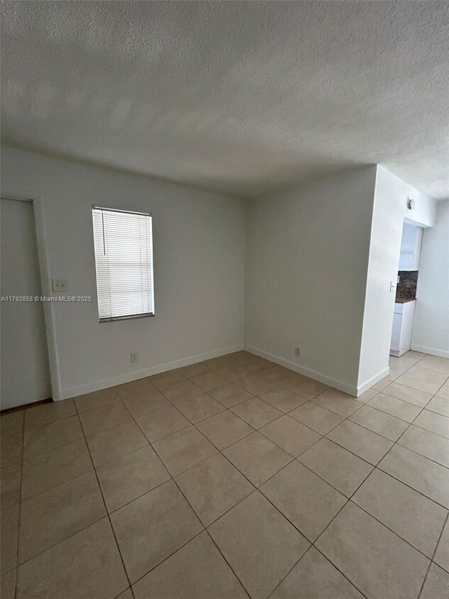 Primary Photo - 2435 Van Buren St