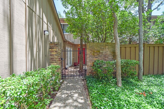 Foto del edificio - 3 Bedroom Townhouse - Northwest Hills