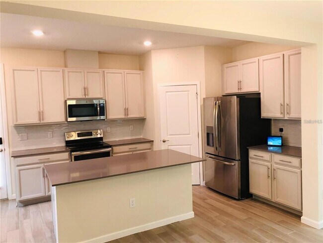 Building Photo - 254 Wooded Vine Dr