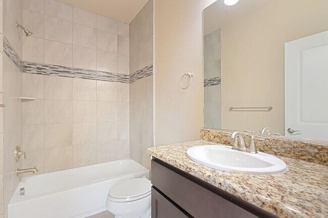 Building Photo - 2124 Tienda Dr