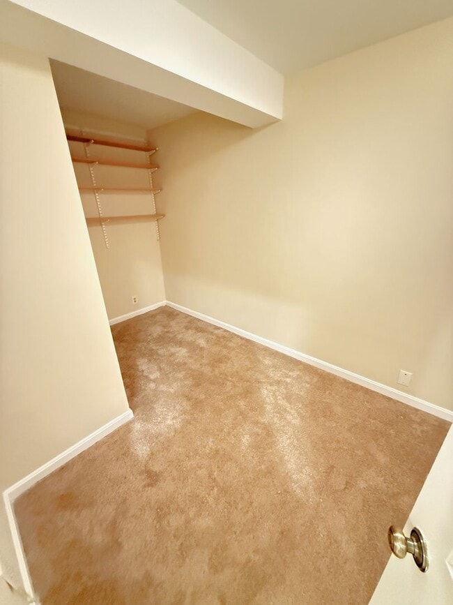 Building Photo - 2 Level, 2 Bedroom Hidden Gem in Dupont!
